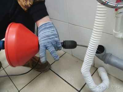 Чистка выпуска из здания Чистка выпуска из здания